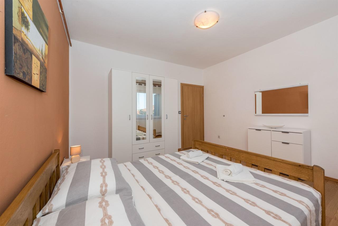 Apartments Snjezana Tisno Exterior foto